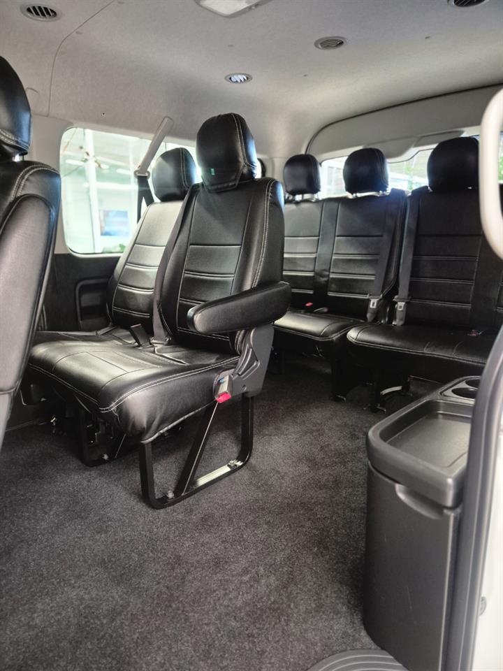 2023 Toyota HIACE thumbnail