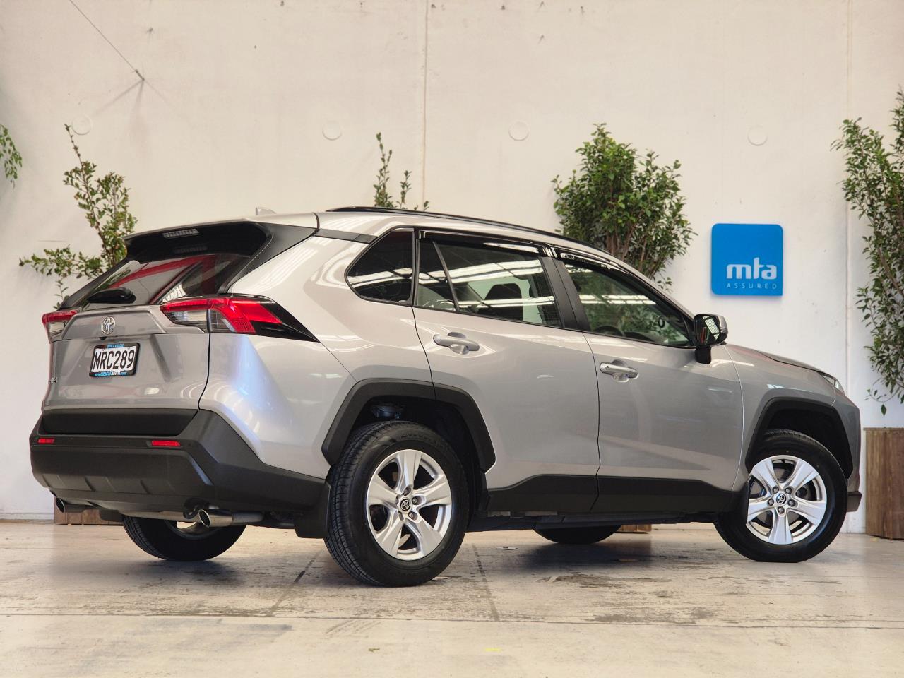 2020 Toyota Rav4 thumbnail
