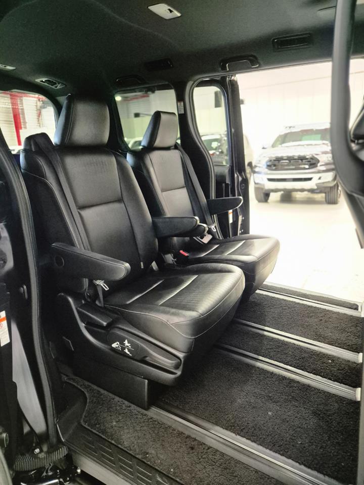 2016 Toyota ESQUIRE thumbnail