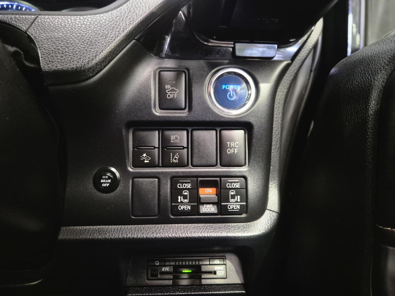 2016 Toyota ESQUIRE thumbnail