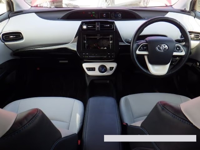 2016 Toyota Prius thumbnail