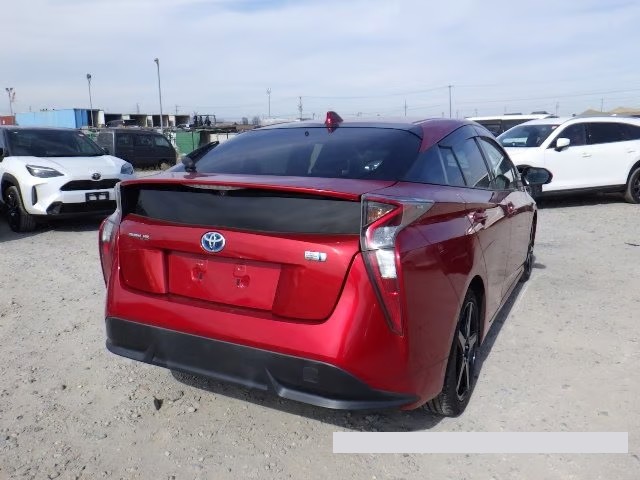 2016 Toyota Prius thumbnail