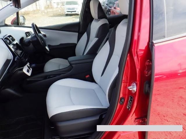 2016 Toyota Prius thumbnail