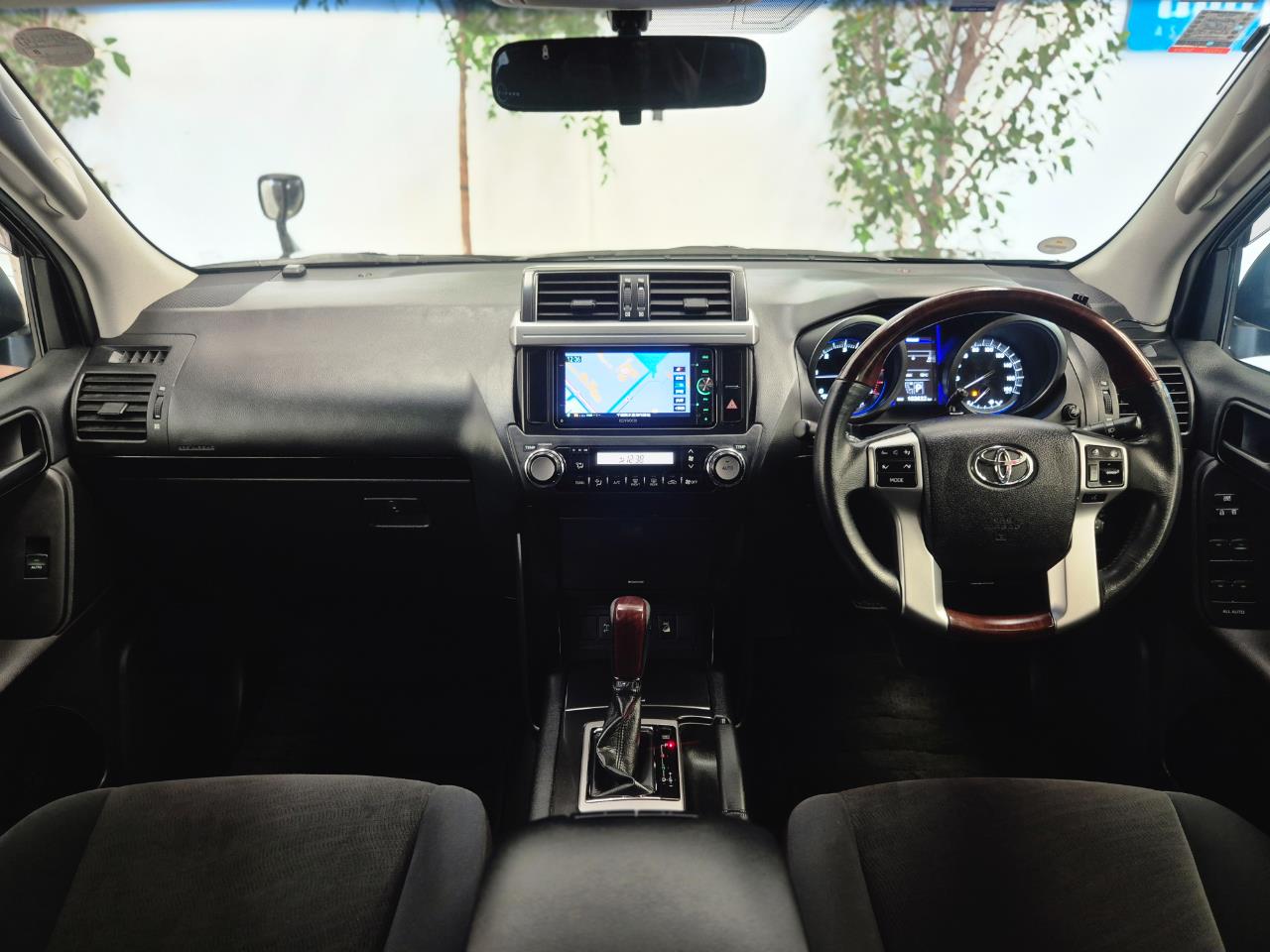 2016 Toyota Landcruiser thumbnail