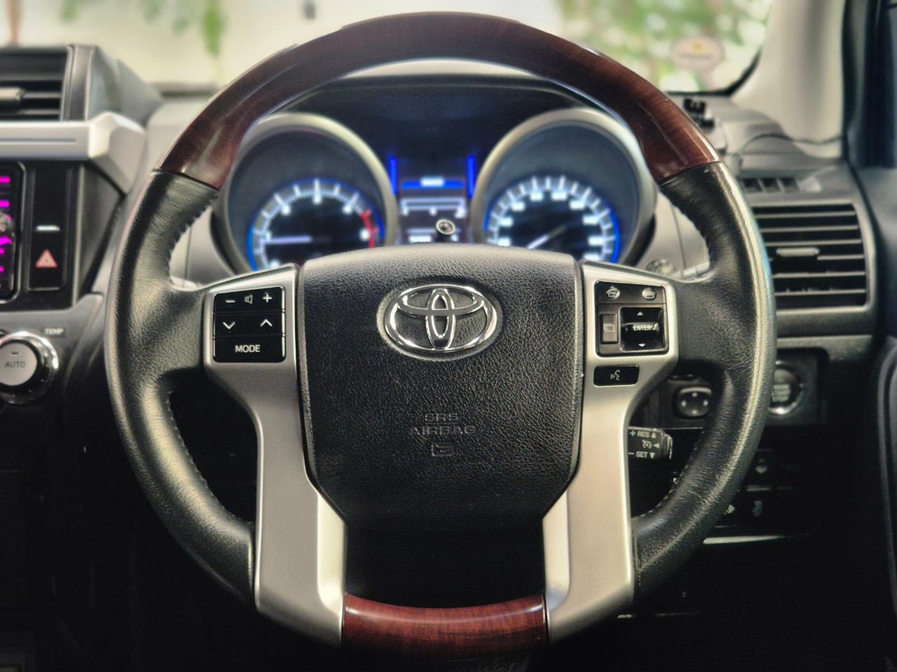 2016 Toyota Landcruiser thumbnail
