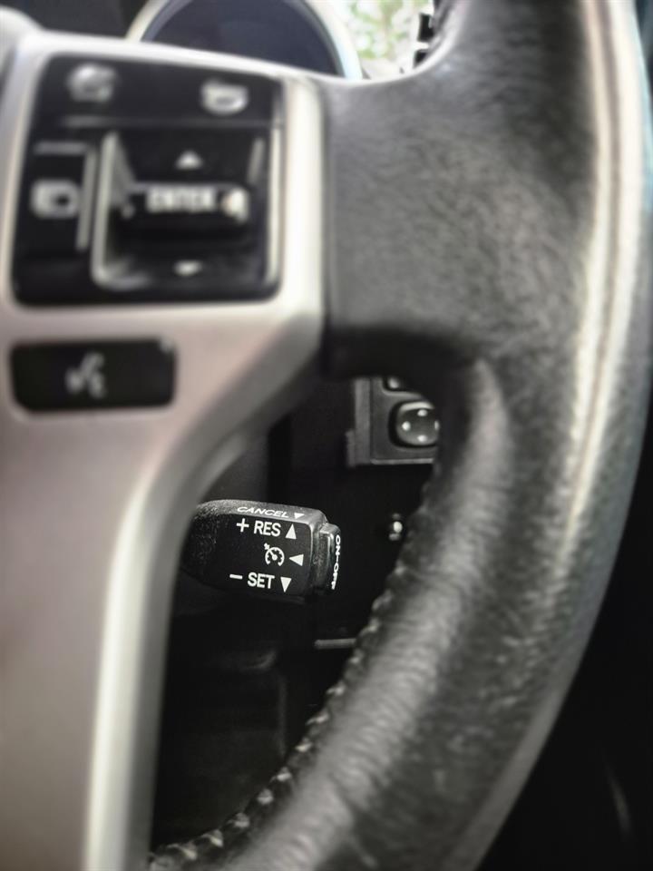 2016 Toyota Landcruiser thumbnail