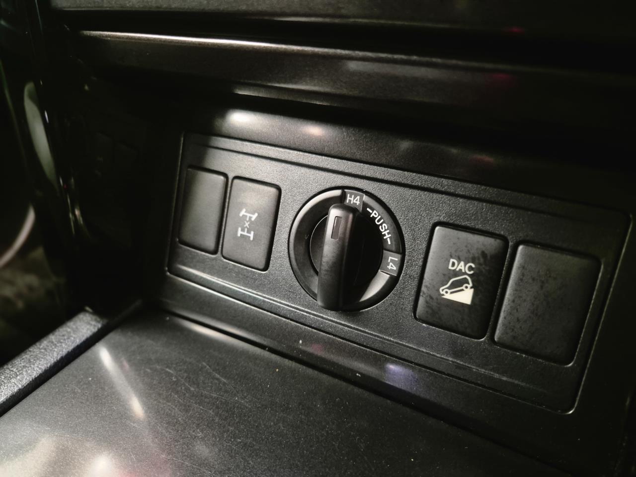2016 Toyota Landcruiser thumbnail