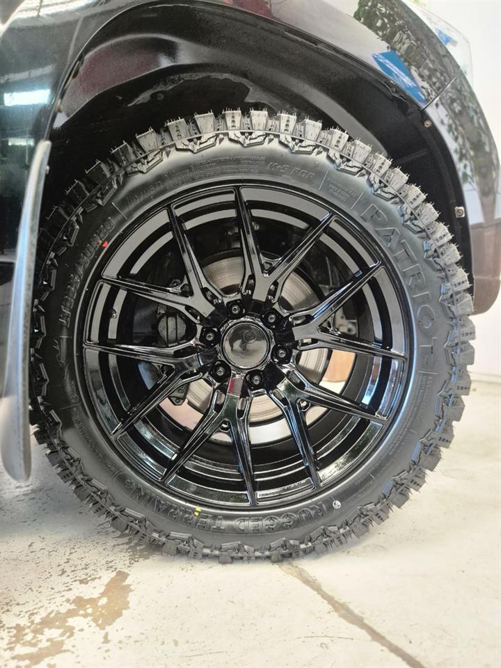 2016 Toyota Landcruiser thumbnail