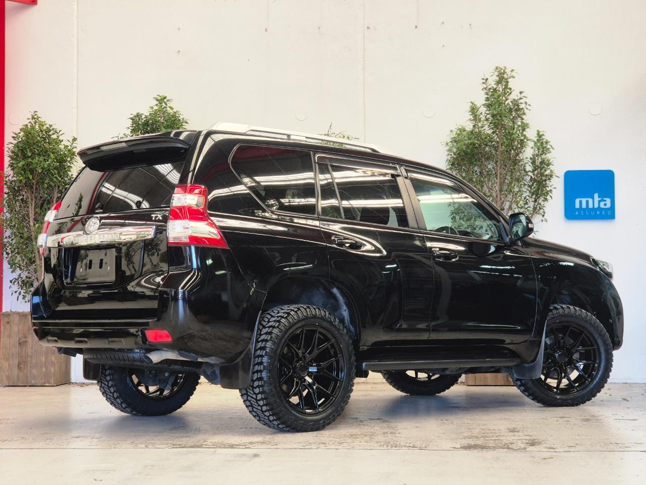 2016 Toyota Landcruiser thumbnail