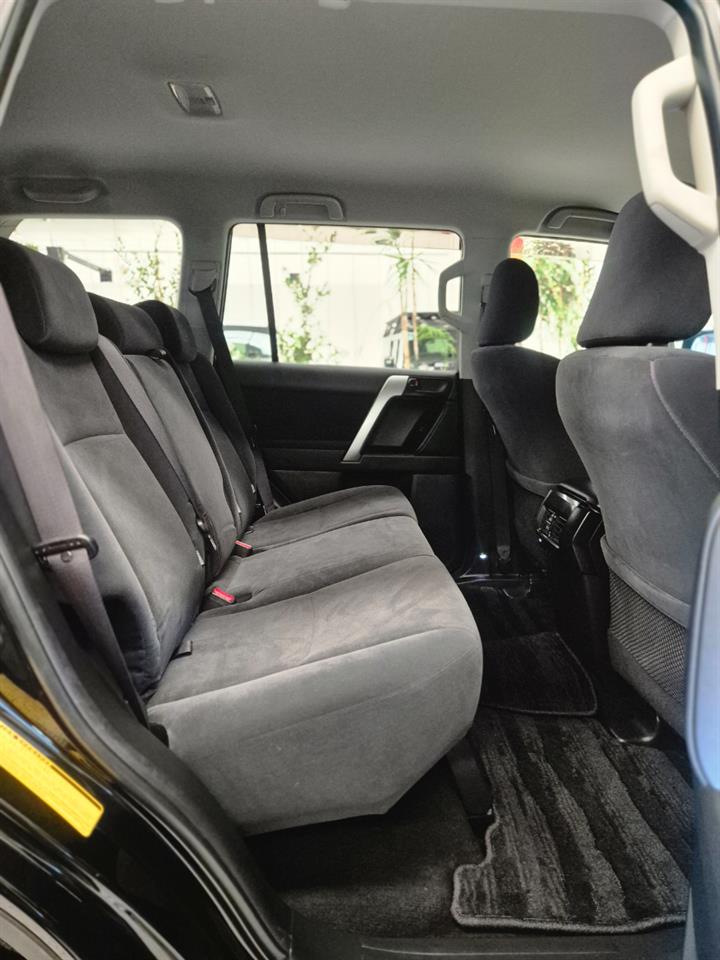 2016 Toyota Landcruiser thumbnail