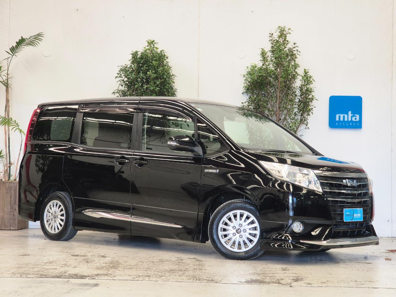 2014 Toyota Noah thumbnail