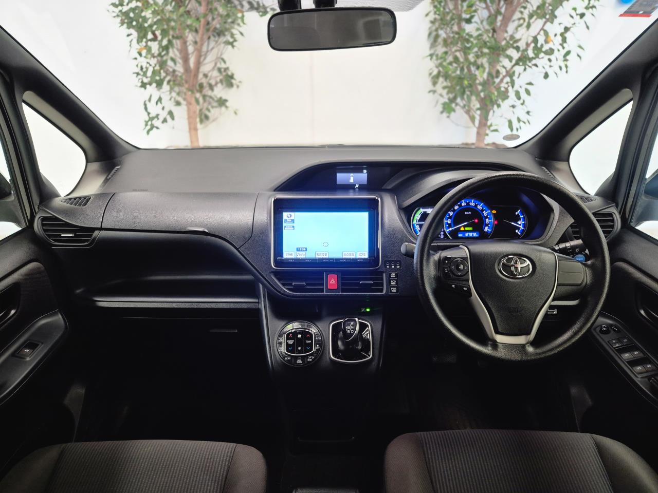 2014 Toyota Noah thumbnail