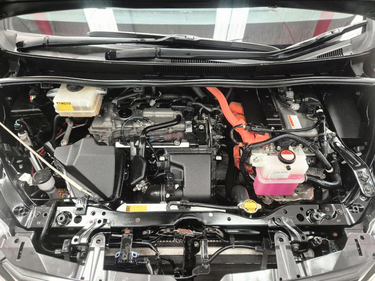 2014 Toyota Noah thumbnail