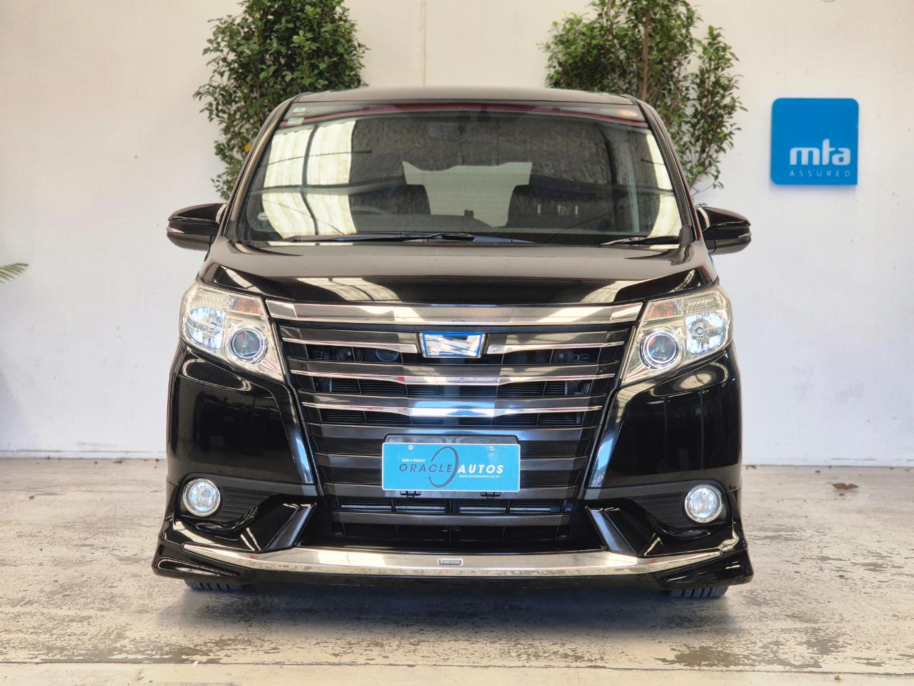 2014 Toyota Noah thumbnail