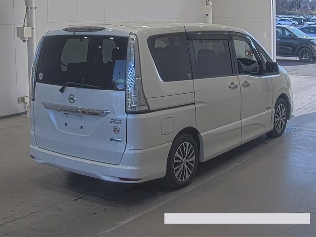 2015 Nissan Serena thumbnail