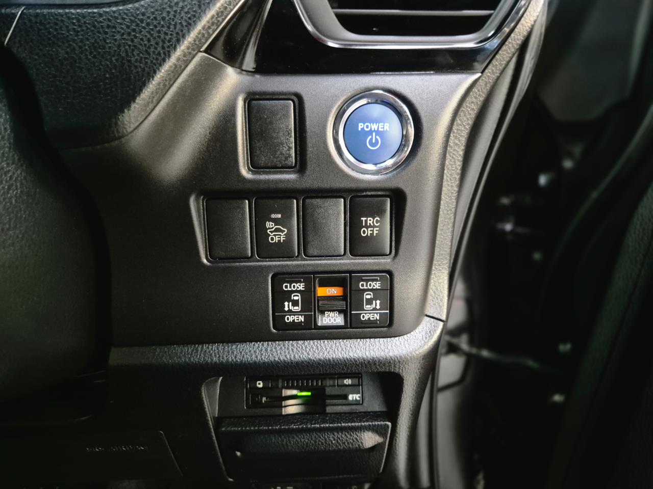 2015 Toyota ESQUIRE thumbnail