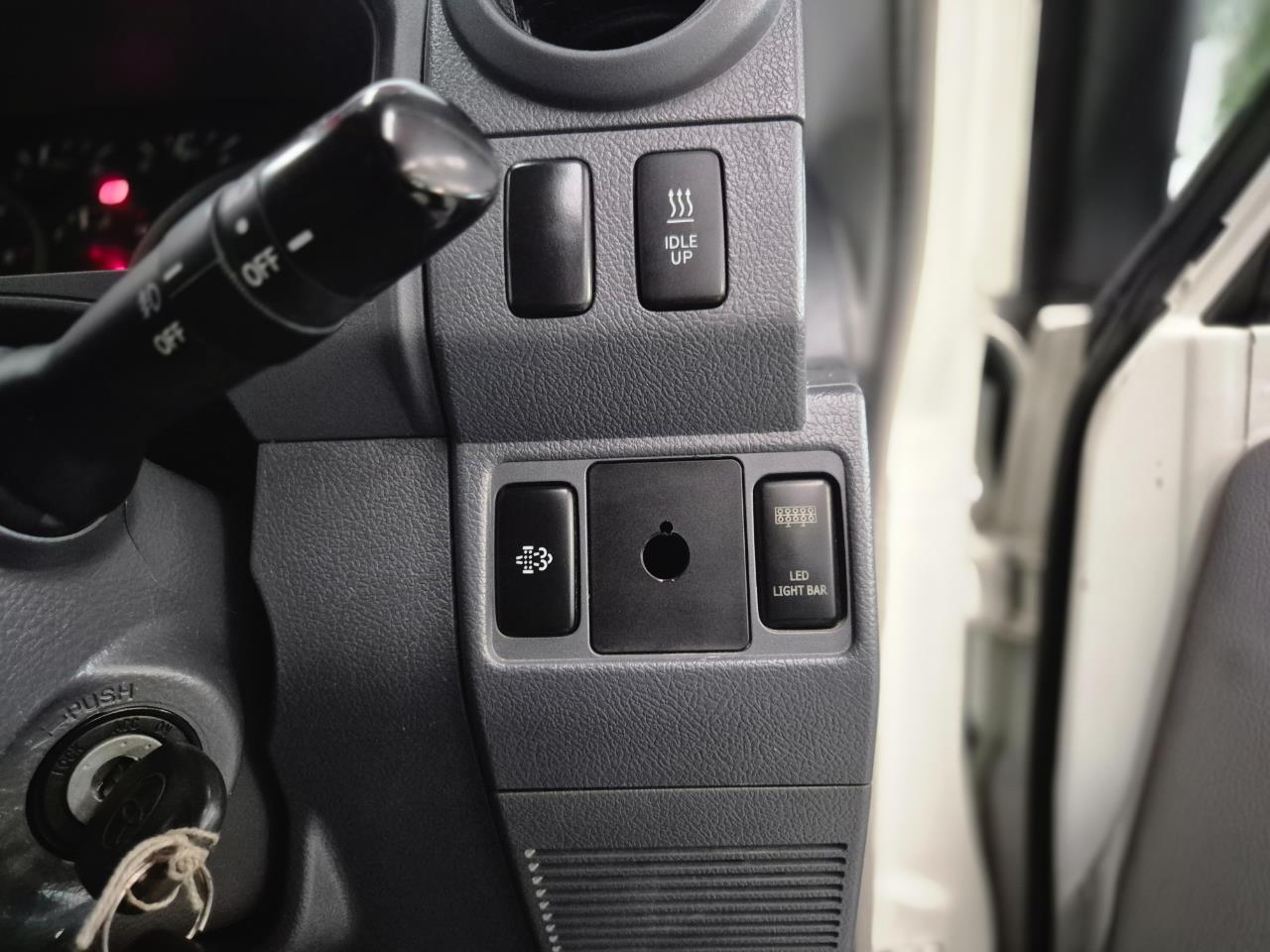 2018 Toyota Landcruiser thumbnail