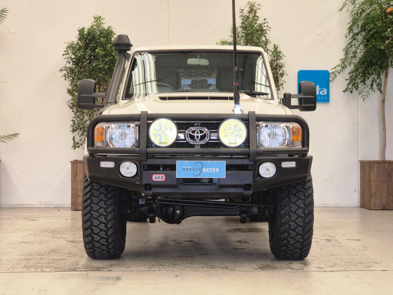 2018 Toyota Landcruiser thumbnail
