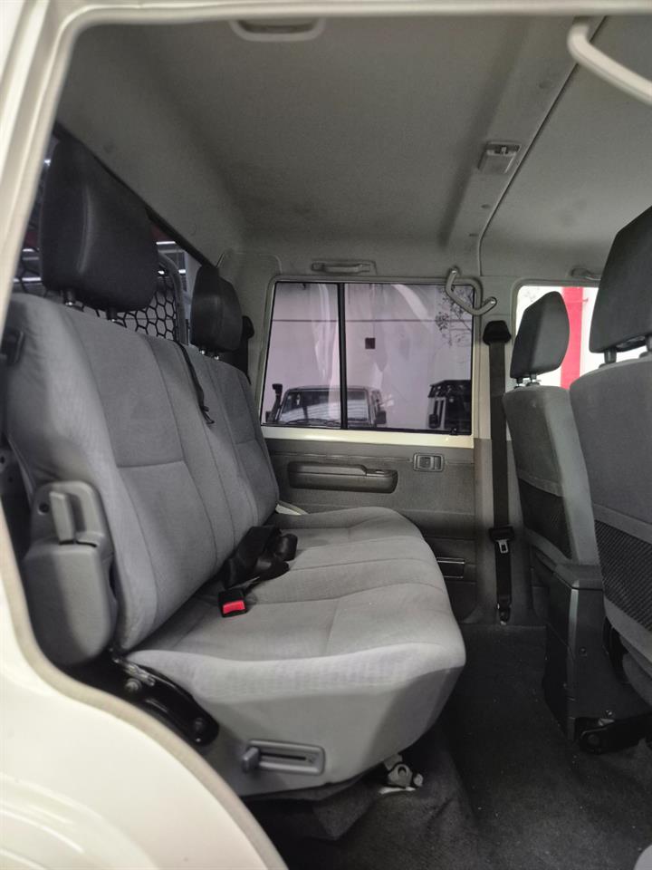 2018 Toyota Landcruiser thumbnail