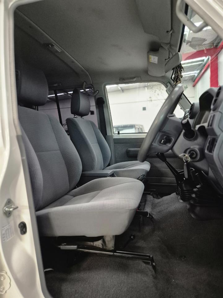 2018 Toyota Landcruiser thumbnail