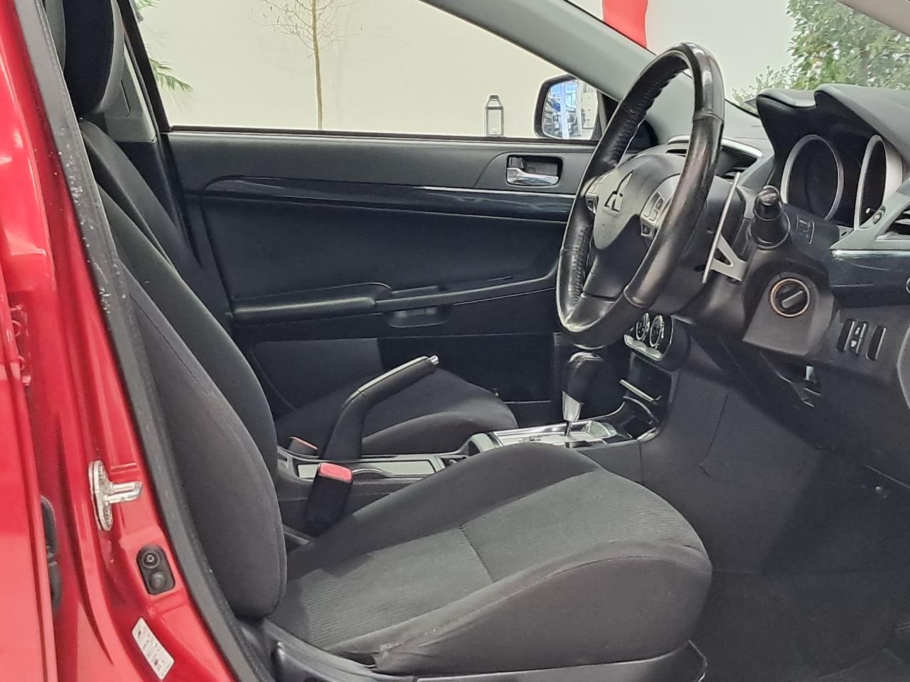 2013 Mitsubishi Galant thumbnail