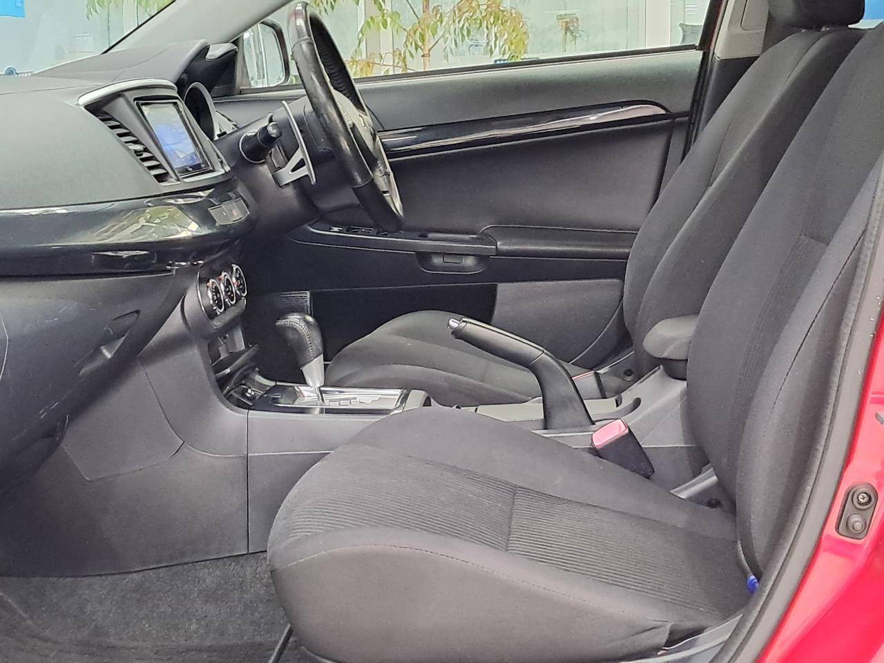 2013 Mitsubishi Galant thumbnail