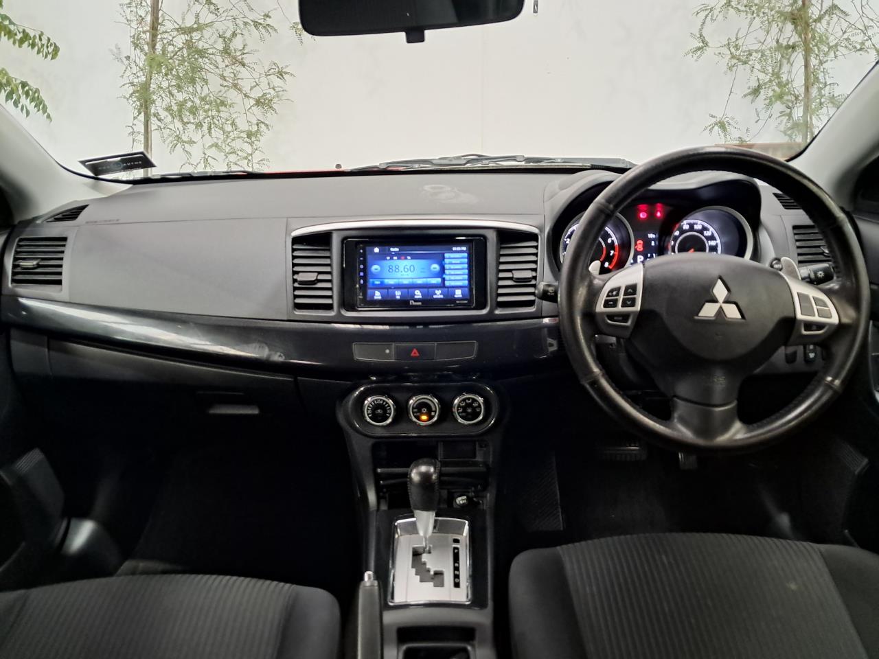 2013 Mitsubishi Galant thumbnail