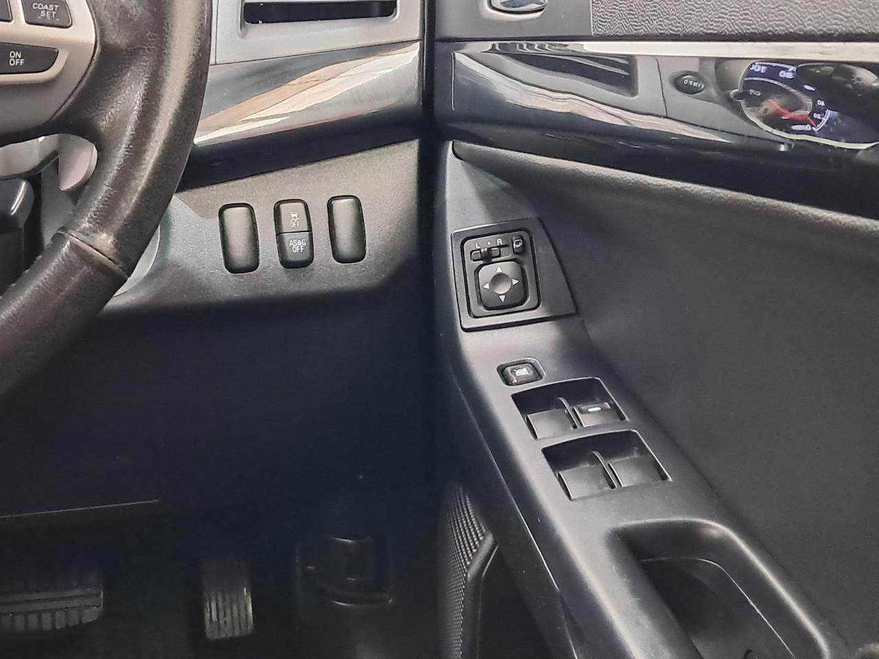 2013 Mitsubishi Galant thumbnail