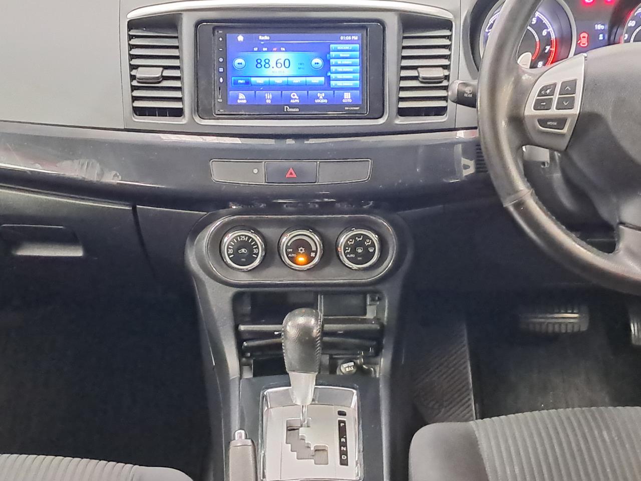 2013 Mitsubishi Galant thumbnail