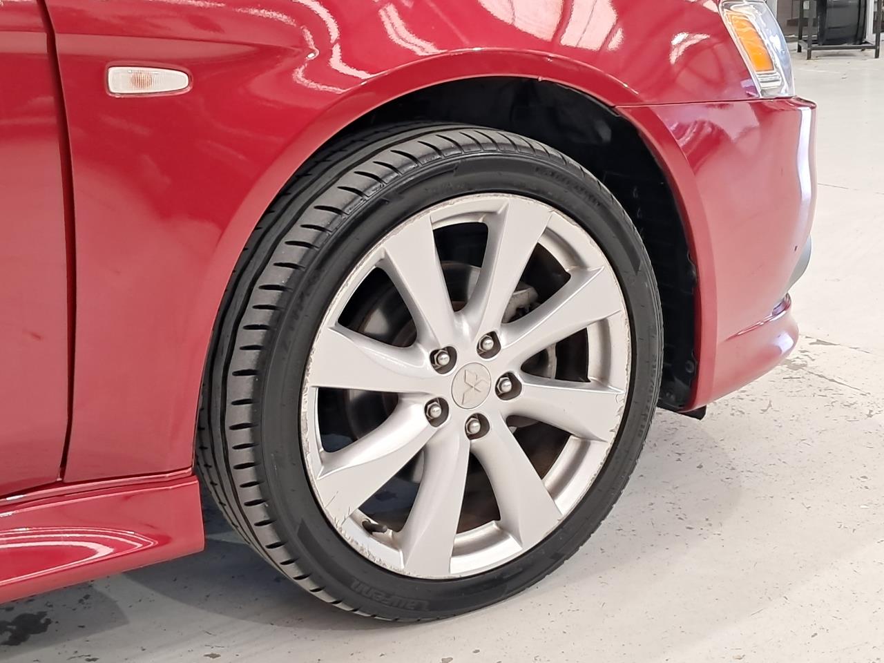 2013 Mitsubishi Galant thumbnail
