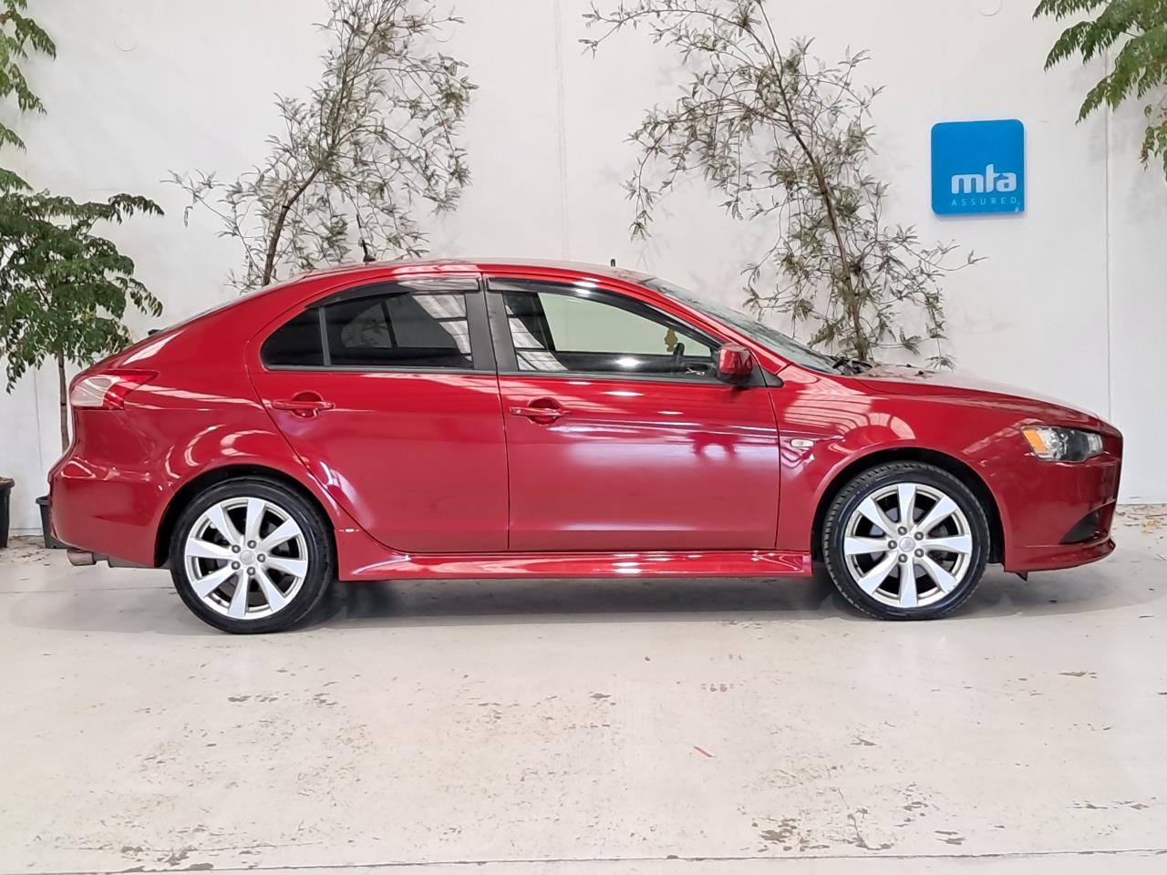 2013 Mitsubishi Galant thumbnail