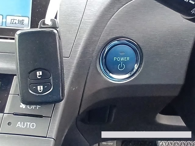 2013 Toyota Prius thumbnail