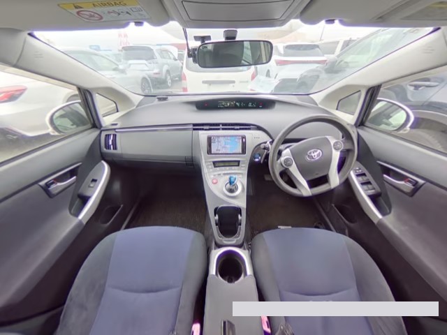 2013 Toyota Prius thumbnail