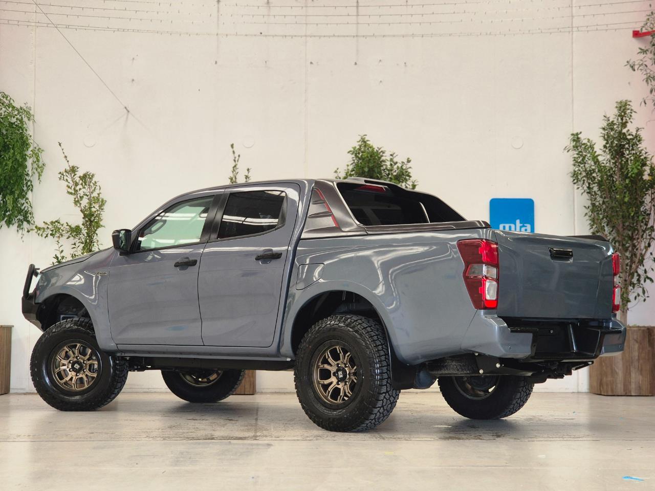 2023 Isuzu D-Max thumbnail