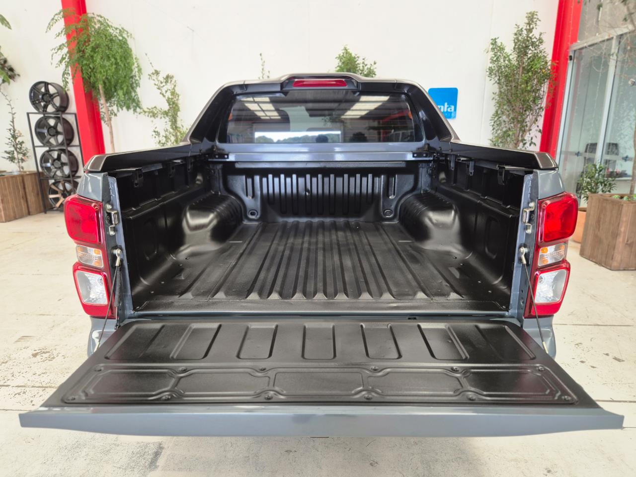 2023 Isuzu D-Max thumbnail