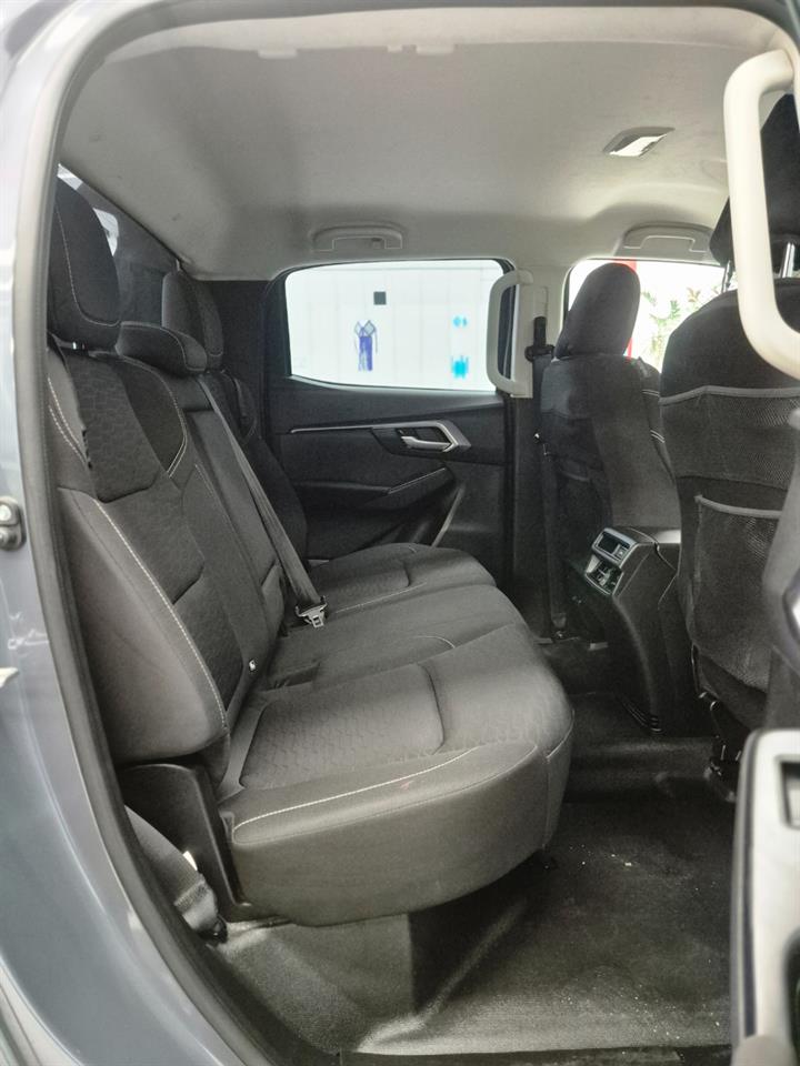 2023 Isuzu D-Max thumbnail