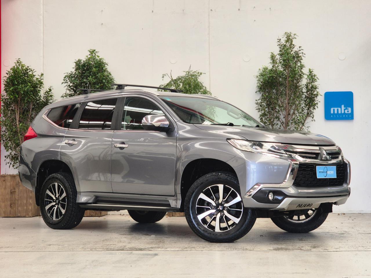 2017 Mitsubishi Pajero thumbnail