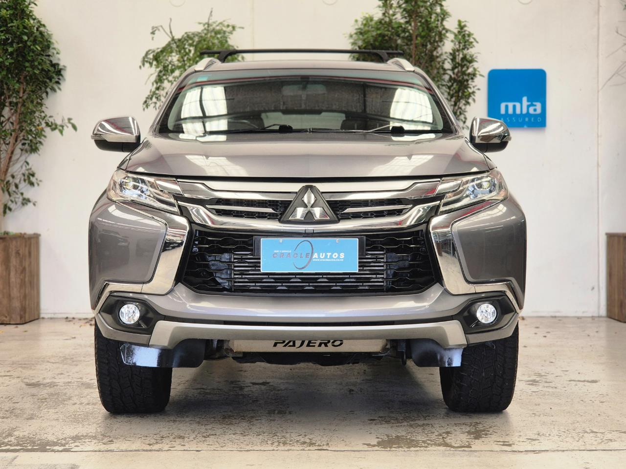 2017 Mitsubishi Pajero thumbnail