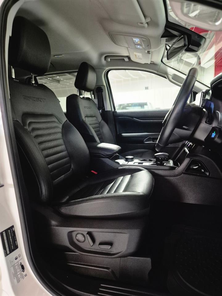 2023 Ford Everest thumbnail