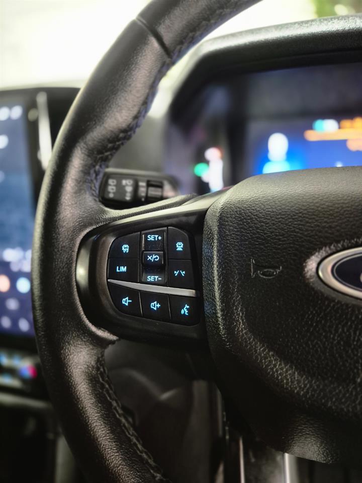 2023 Ford Everest thumbnail