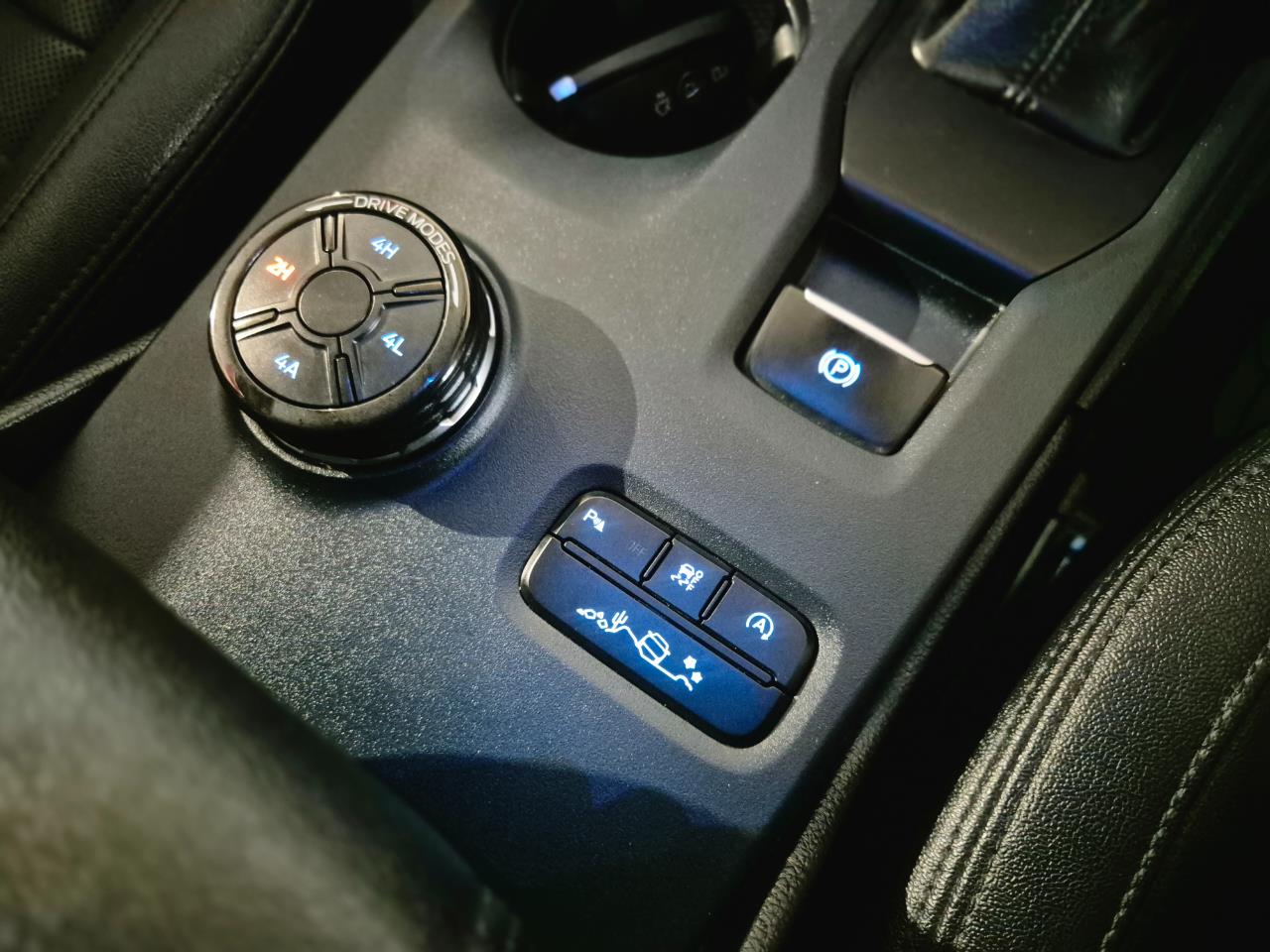 2023 Ford Everest thumbnail