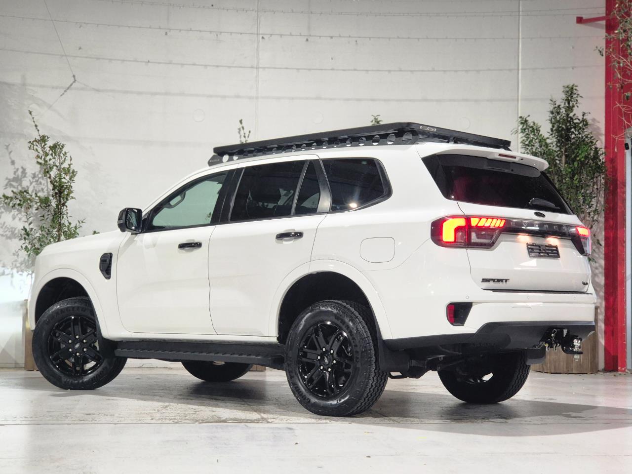 2023 Ford Everest thumbnail