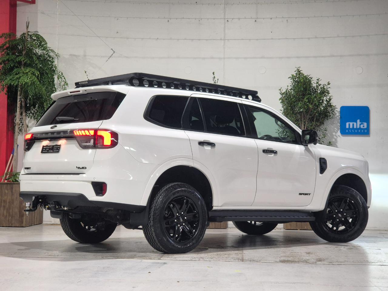 2023 Ford Everest thumbnail