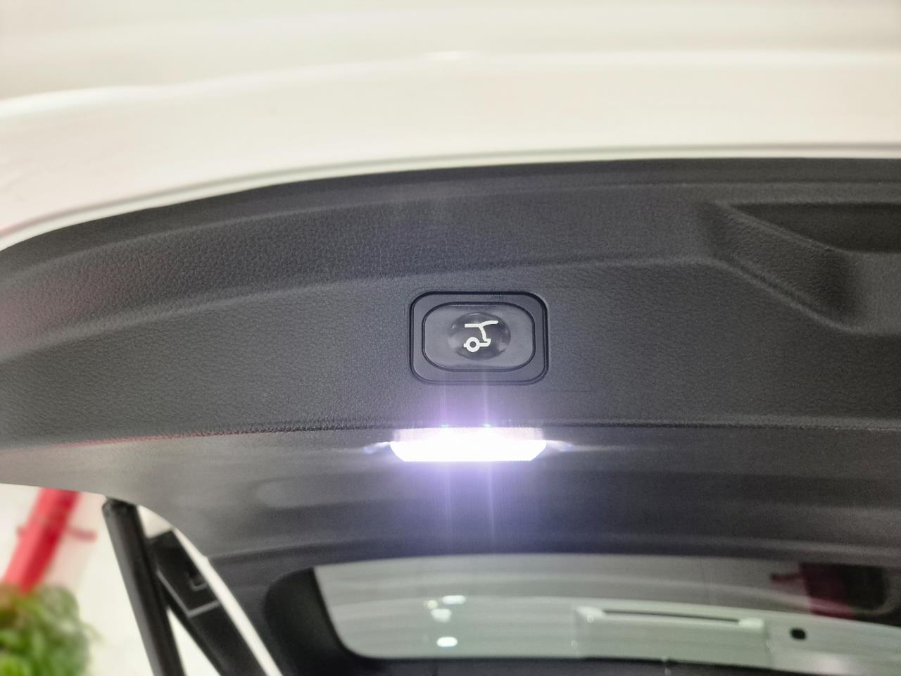 2023 Ford Everest thumbnail