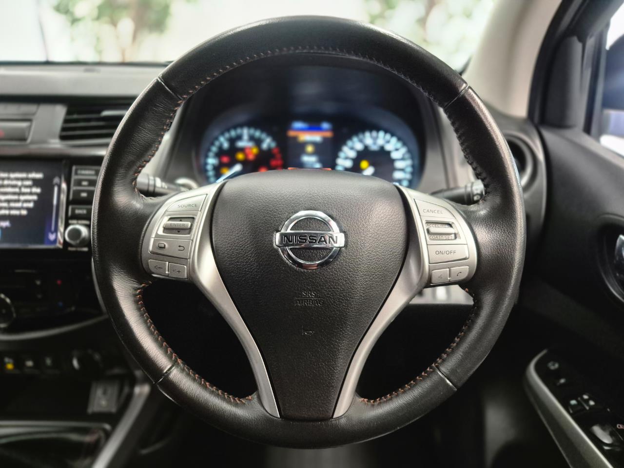 2020 Nissan Navara thumbnail