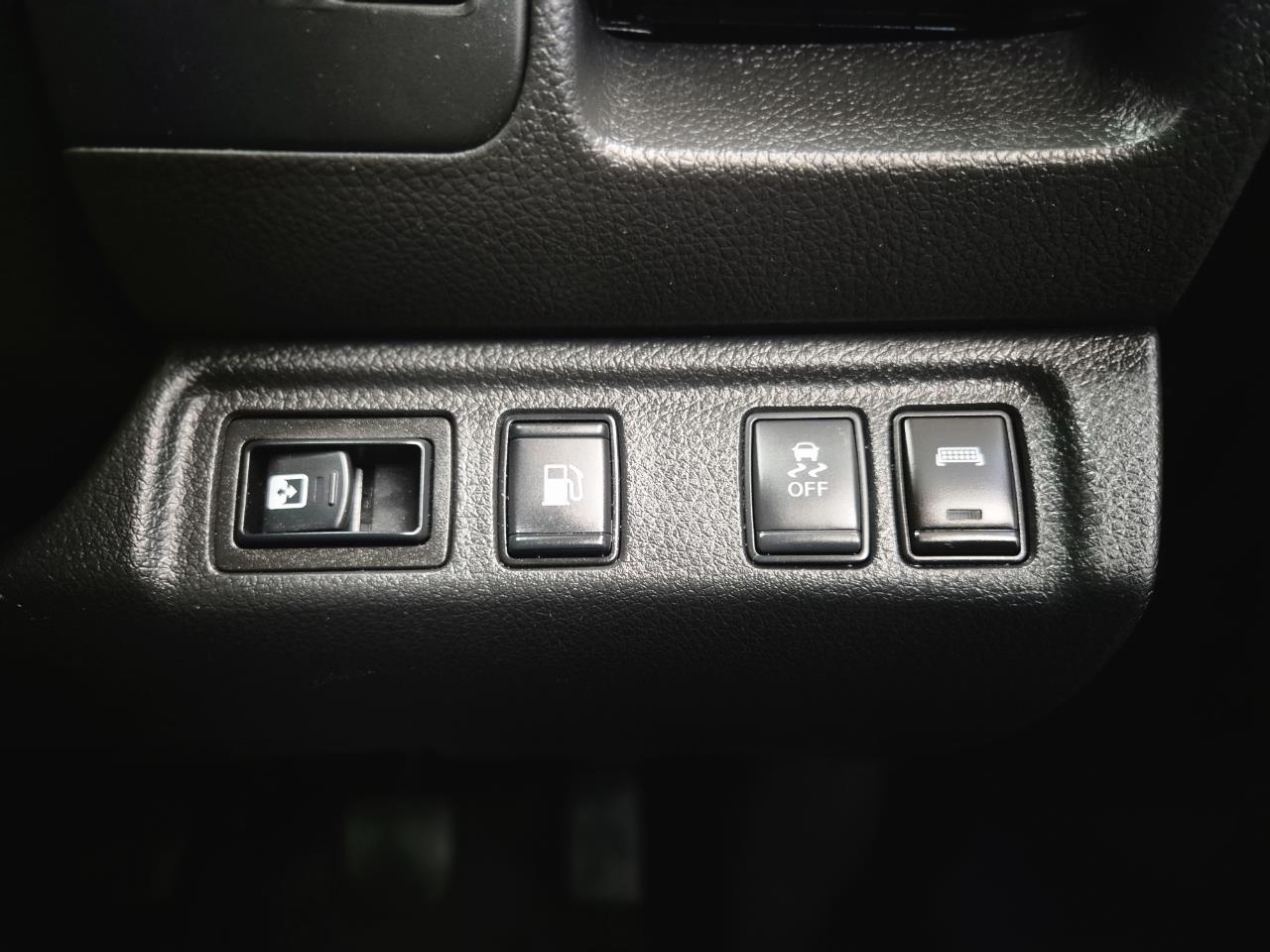 2020 Nissan Navara thumbnail