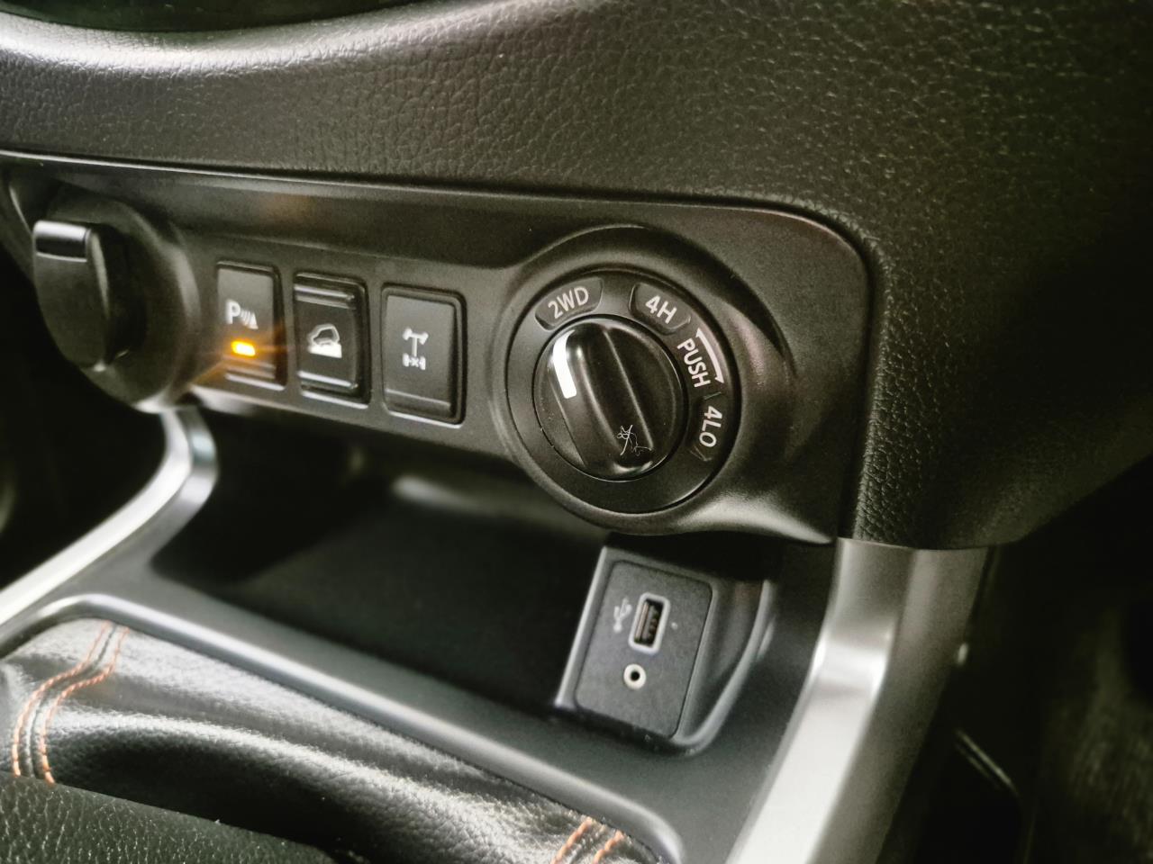2020 Nissan Navara thumbnail