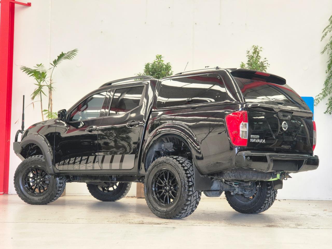 2020 Nissan Navara thumbnail
