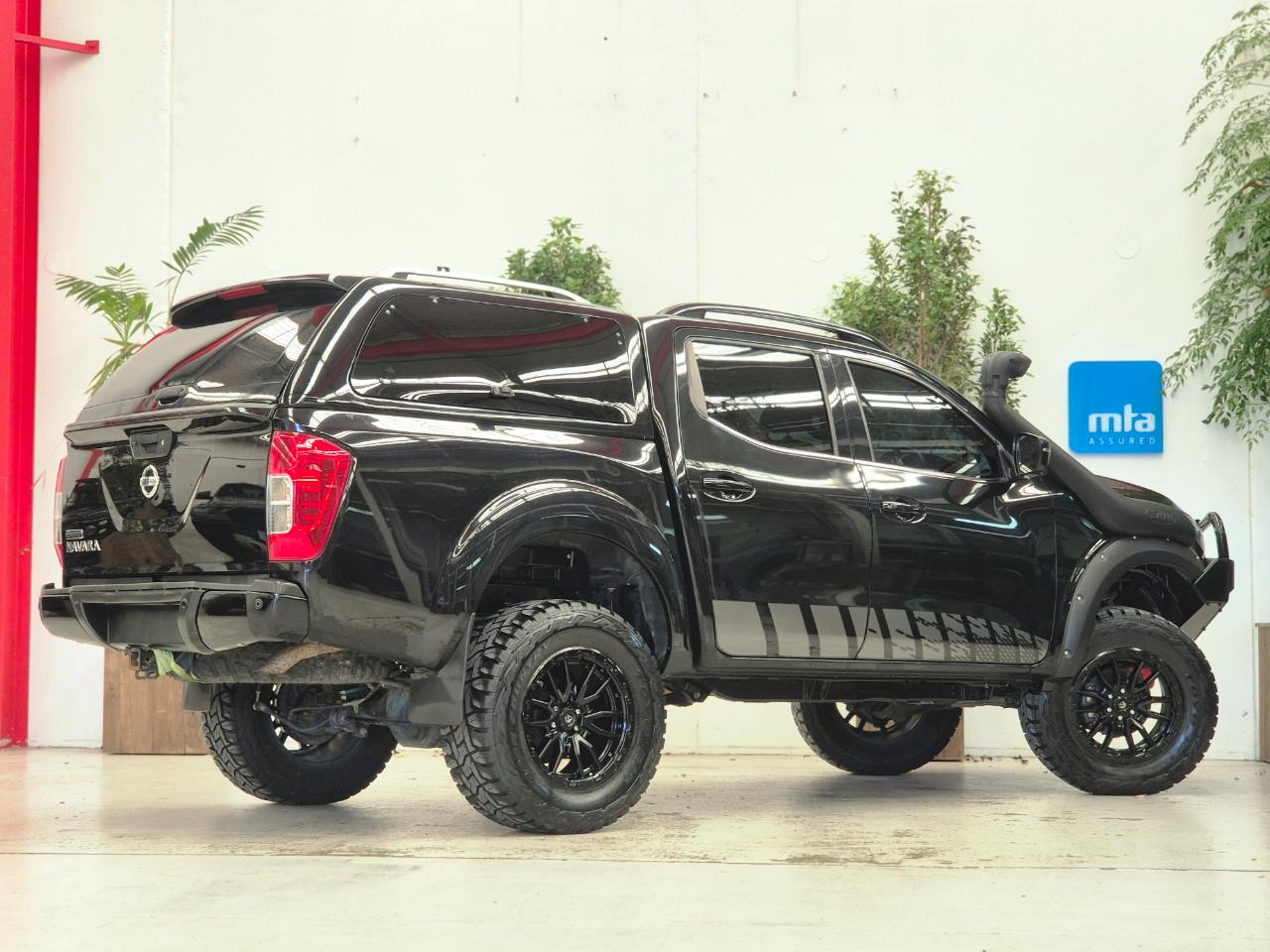 2020 Nissan Navara thumbnail