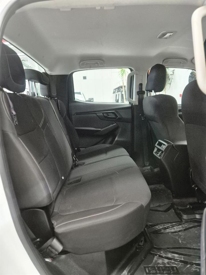 2023 Isuzu D-Max thumbnail